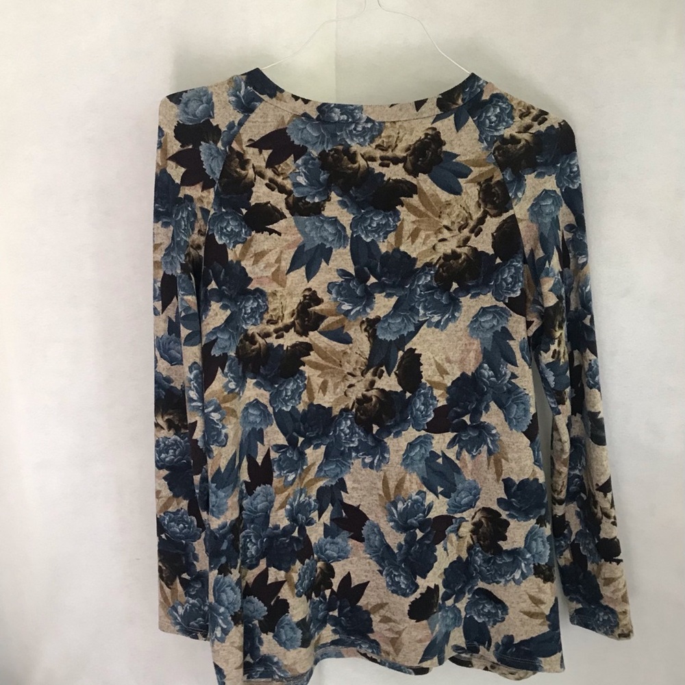 Tacera Blue Floral Long-Sleeve Tee on Cream Base